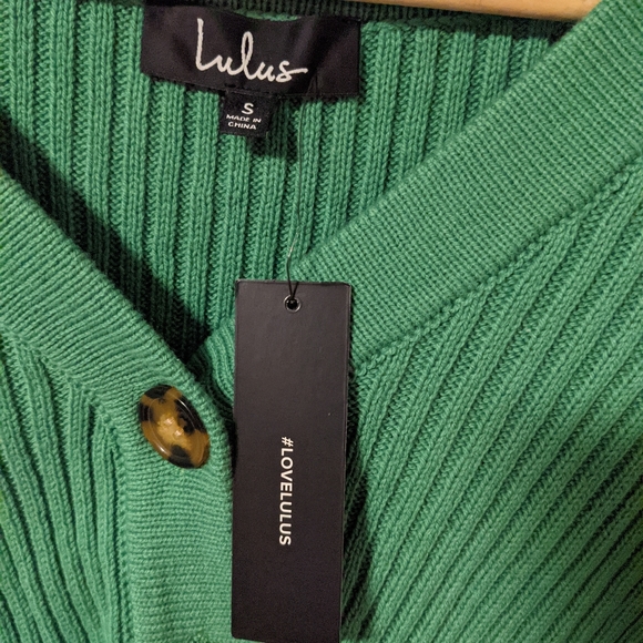 Lulu's NEW WITH TAG PUFF SLEEVED CUFF KNIT V NECK CROP BUTTONED GREEN CARDIGAN - Picture 7 of 10